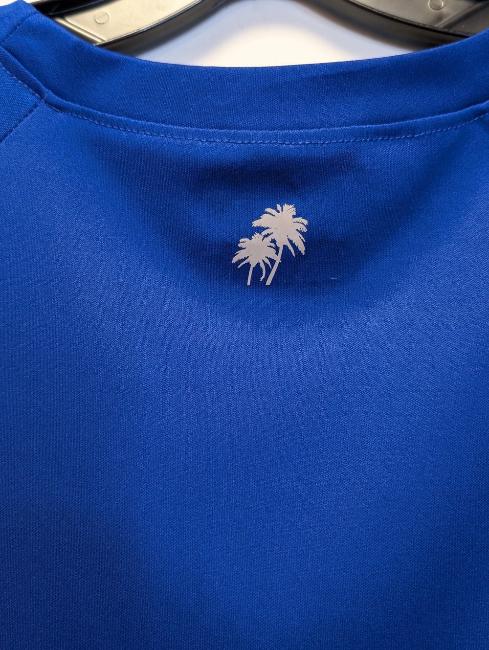 Trunks Surf Co UPF 50+ Rash Guard Tee Cobalt Blue Neon Pocket Top M - Picture 4 of 8